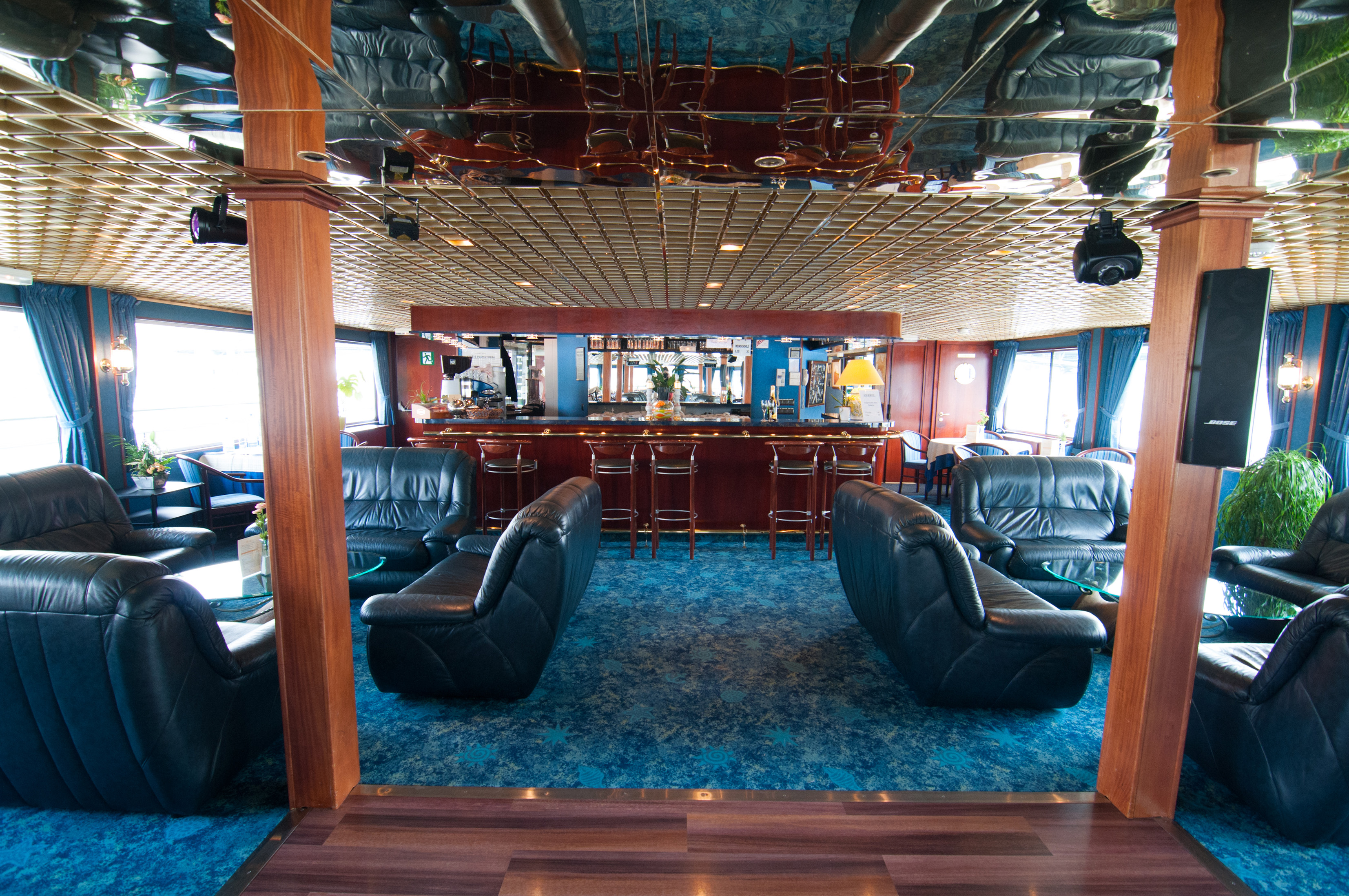 CroisiEurope MS Monet Lounge Bar 1.jpg